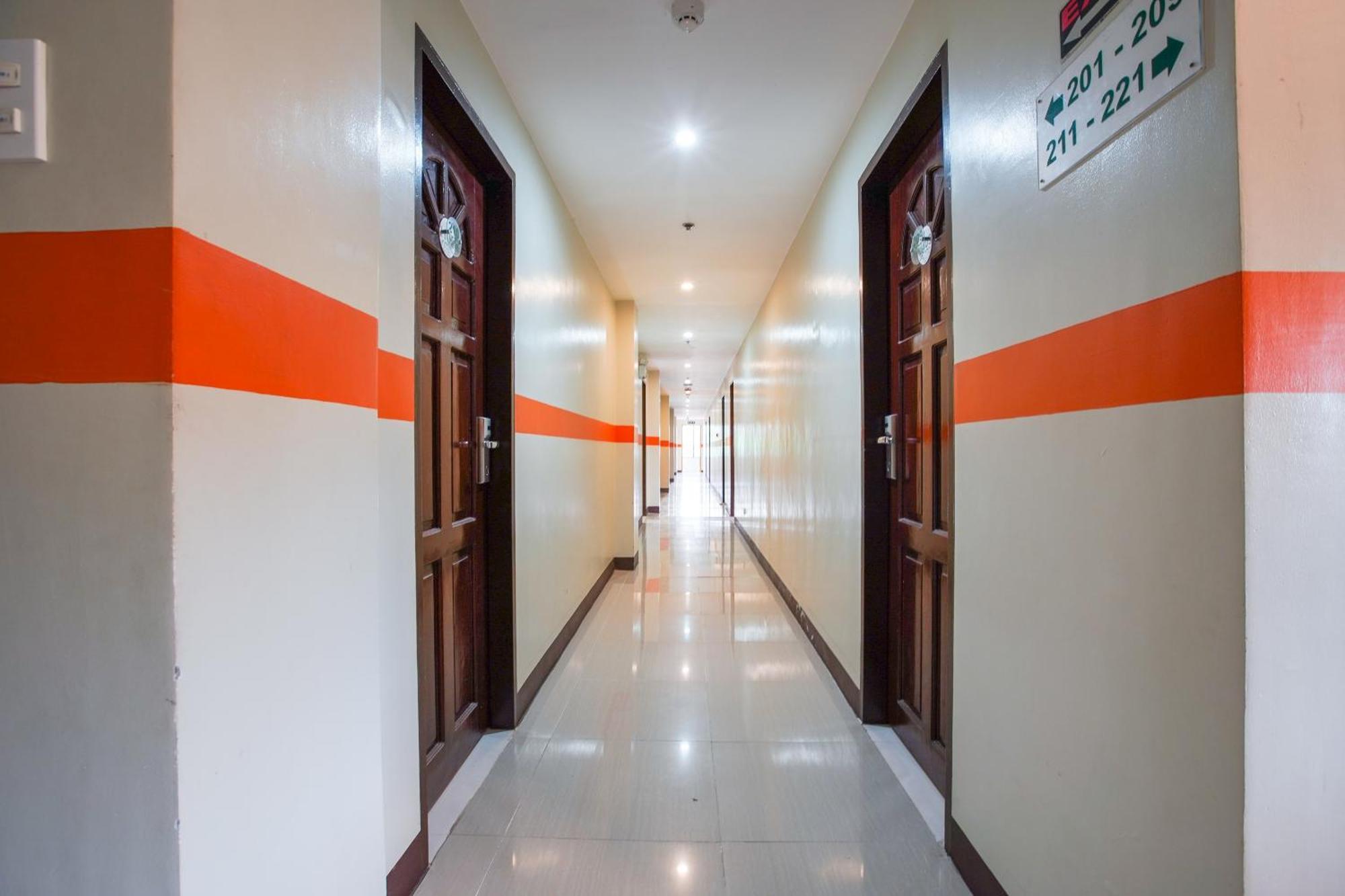 Hotel Oyo 236 Edmundo Pototan