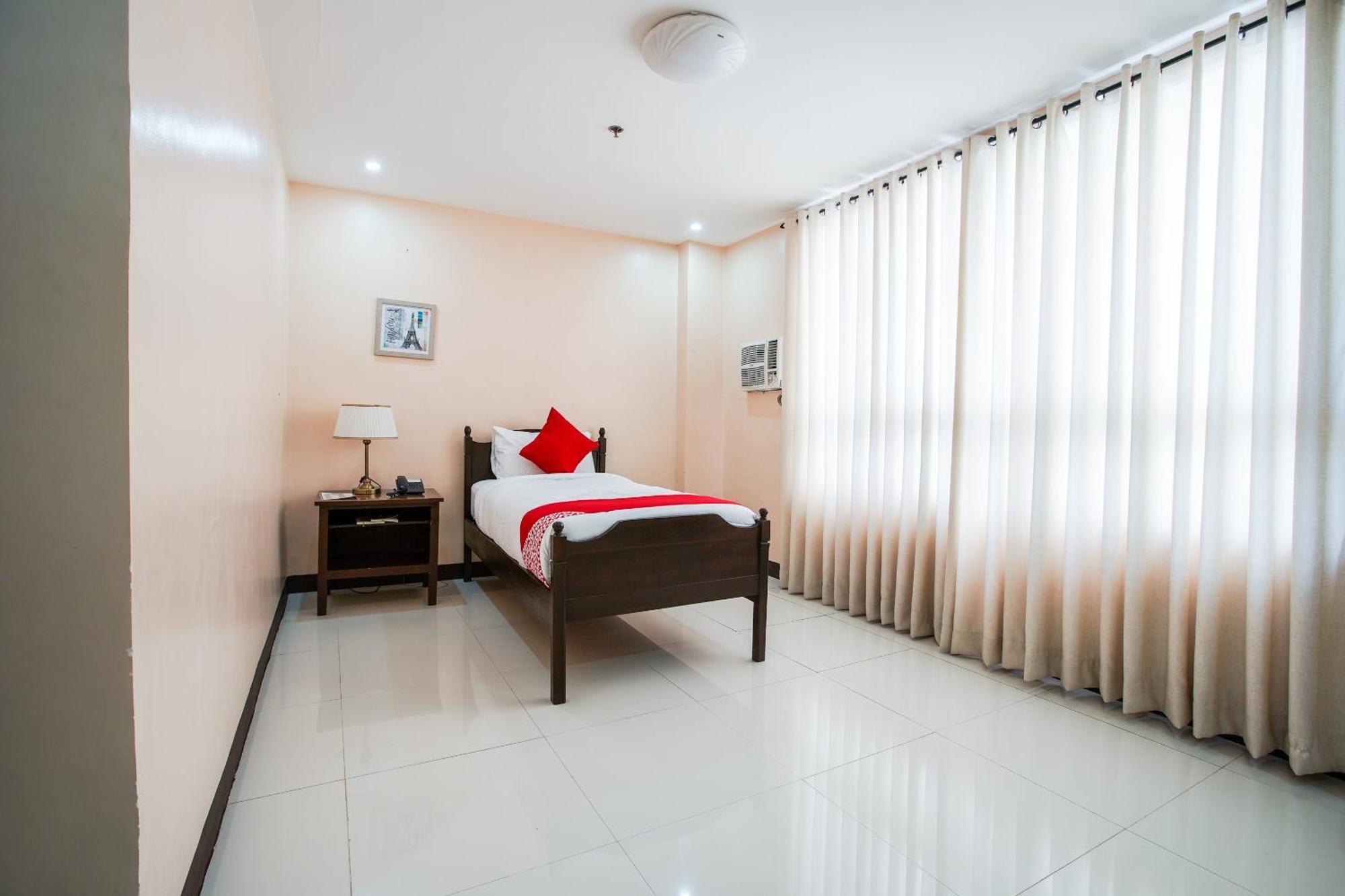 Hotel Oyo 236 Edmundo 3*