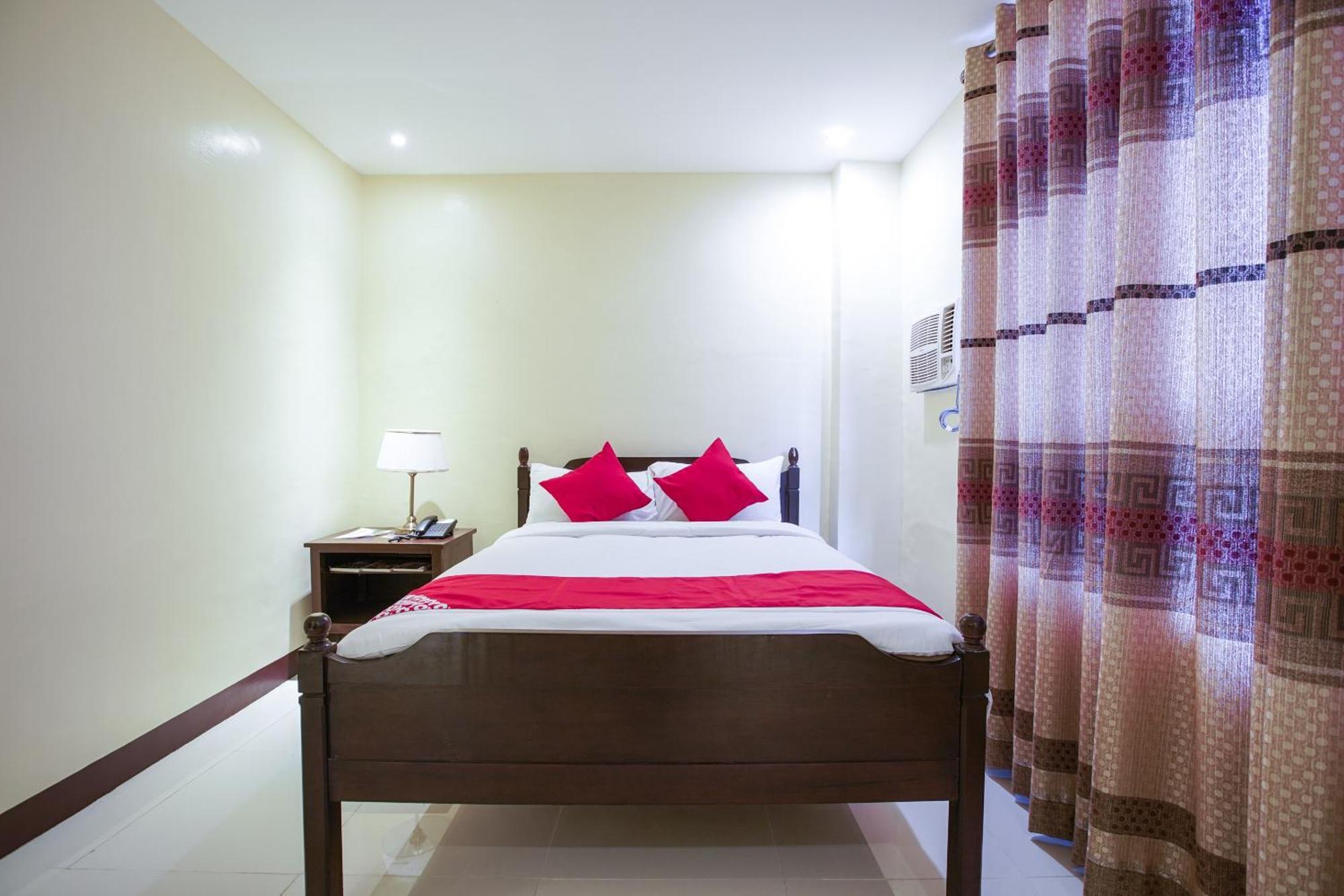 Oyo 236 Edmundo Hotel